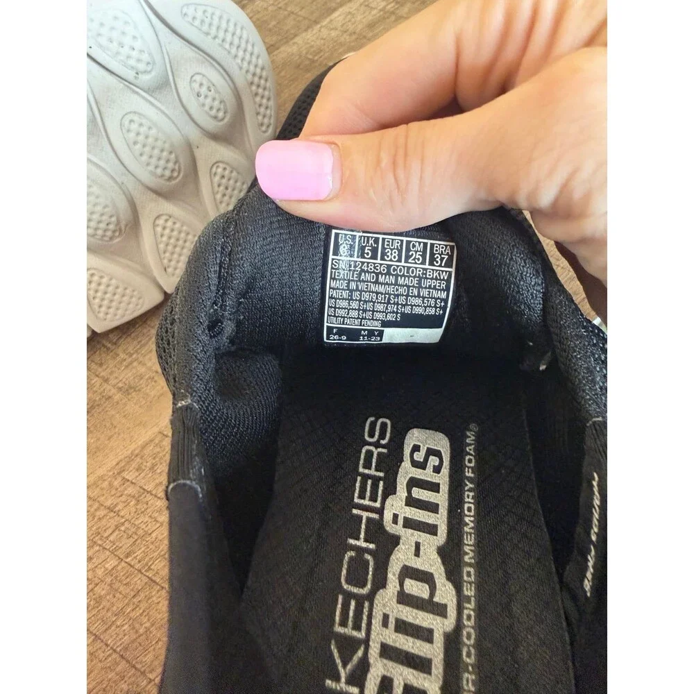 Skechers Go Walk Slip-Ins Women’s size 8 shoes